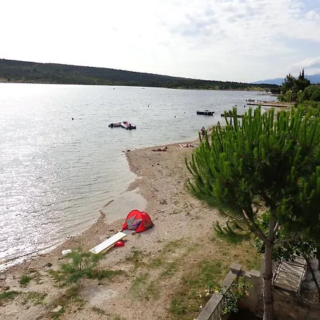 Apartman Dom Giricic